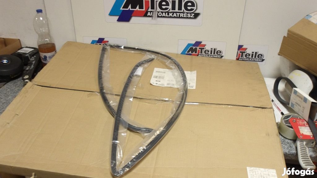 [GYÁRI ÚJ] BMW HÁTSÓ SZÉLVÉDŐ  SZIGETELÉS E92+LCI 7119713